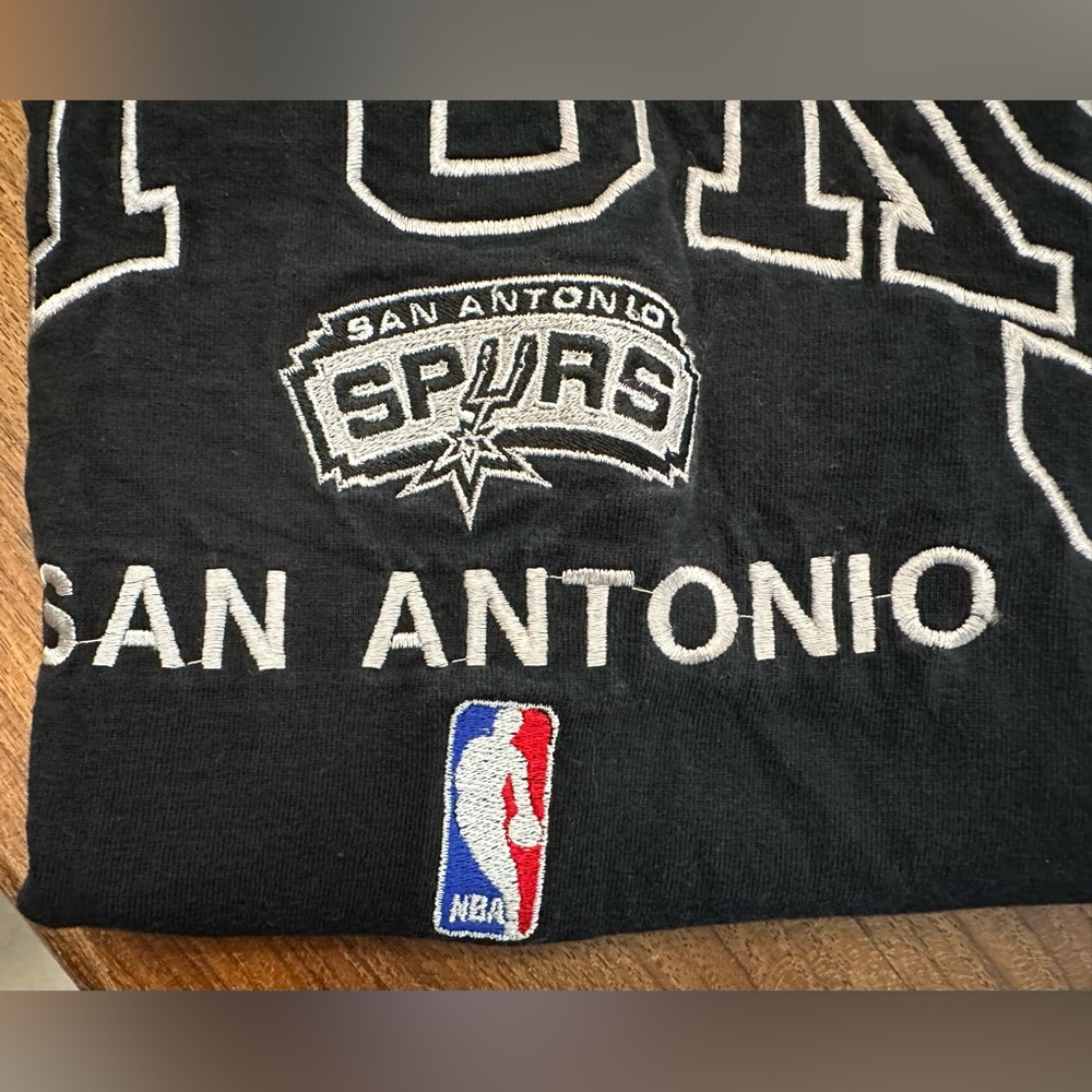 San Antonio Spurs T Shirt - Picture 5 of 5